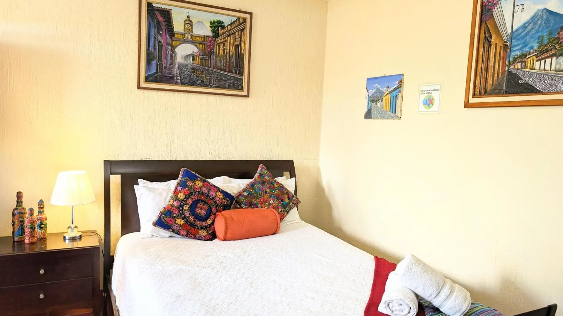 Проживание в семье Casa Quetzalli, La Recoleccion Антигуа-Гватемала